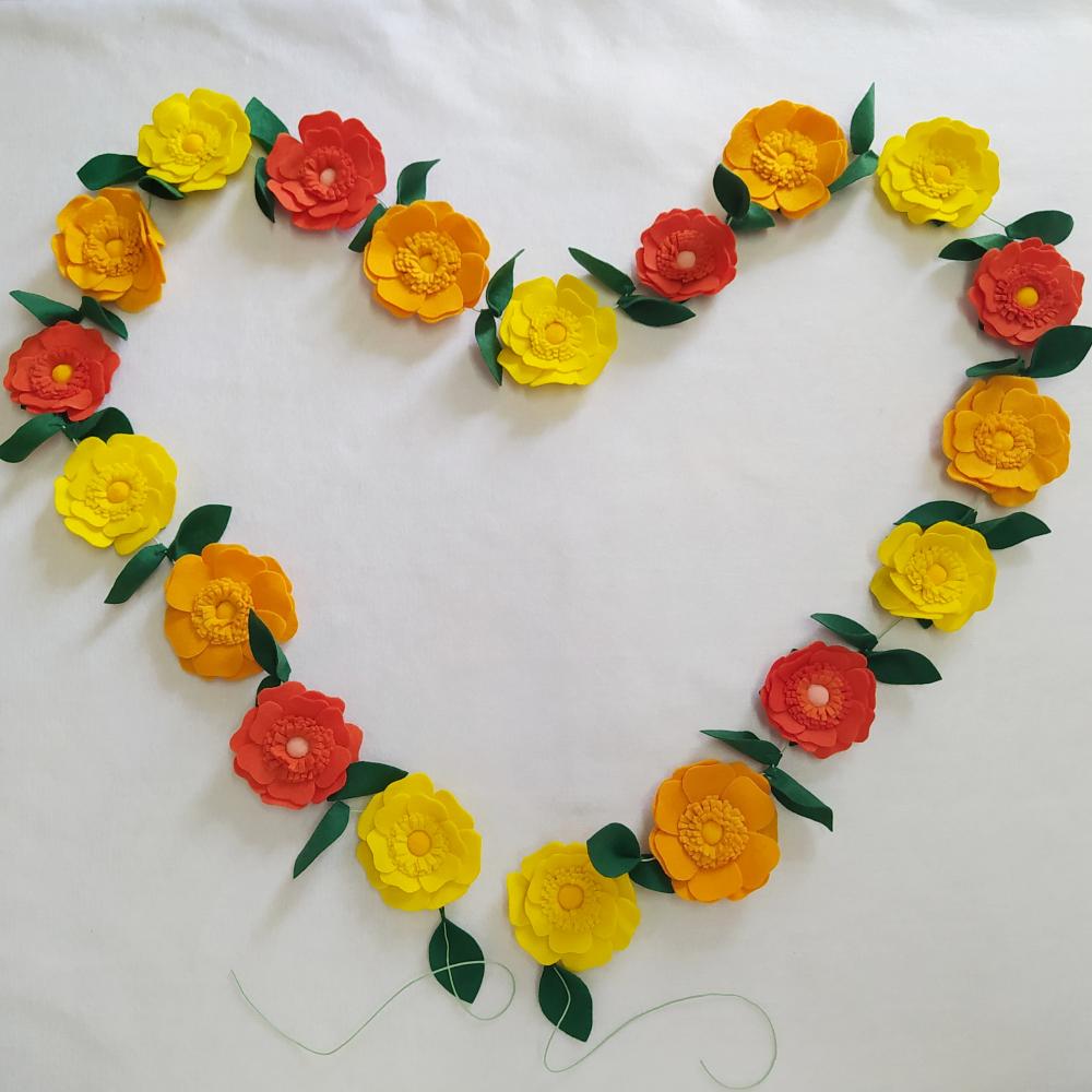 Varal ou Cordão de Flores de Feltro - Laranja e Amarelos