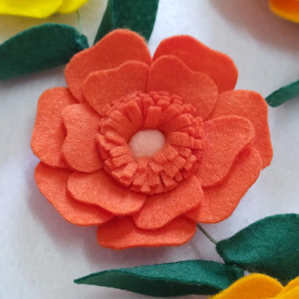 Varal ou Cordão de Flores de Feltro - Laranja e Amarelos
