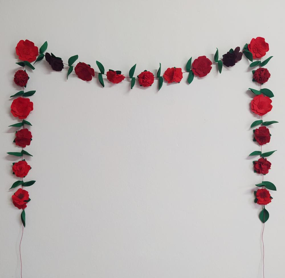 Varal ou Cordão de Flores de Feltro - Tons de Vermelhos 02