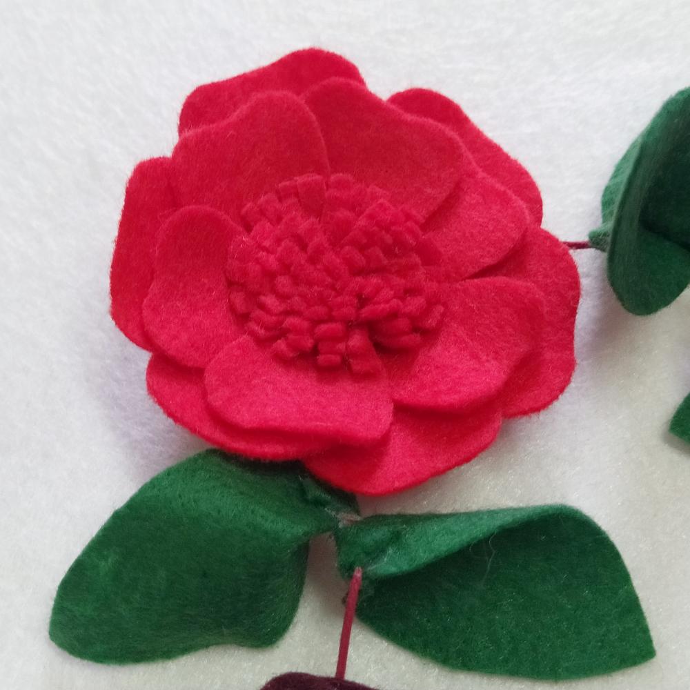 Varal ou Cordão de Flores de Feltro - Tons de Vermelhos 02