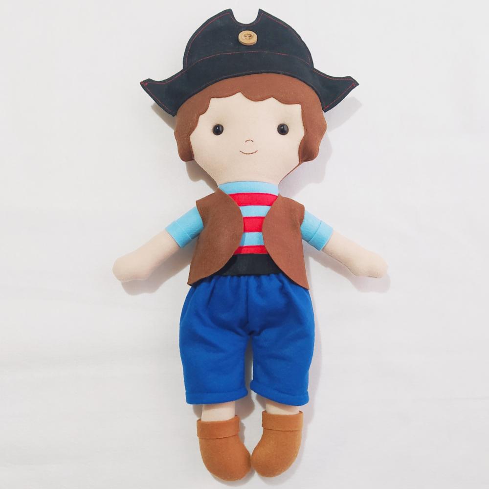 Boneco Pirata Fofo de Feltro – Tons de Azul, Marrom e Verm.