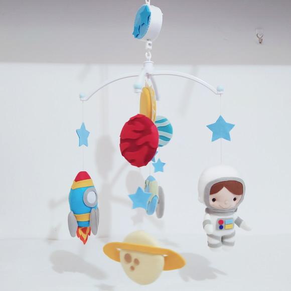 Flâmula + Móbile Musical Astronautas, Foguetes e Planetas - Gui