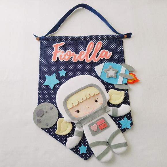 Flâmula Porta de Maternidade Astronauta no Espaço - Fiorella