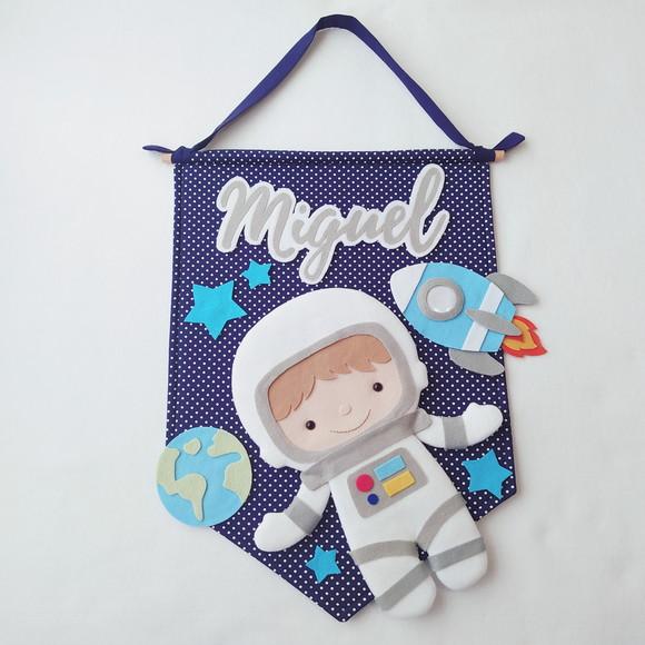 Flâmula Porta de Maternidade Astronauta no Espaço - Miguel