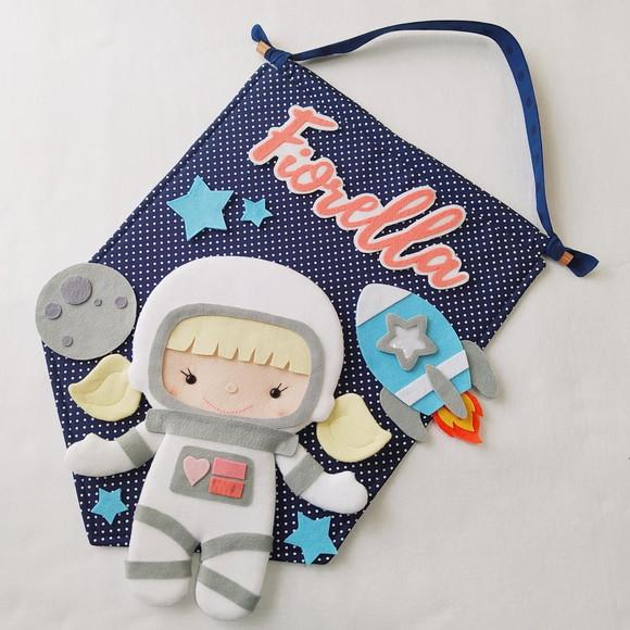 Flâmula Porta de Maternidade Astronauta no Espaço - Fiorella