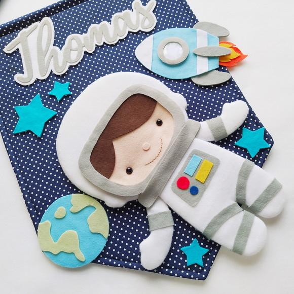 Flâmula Porta de Maternidade Astronauta no Espaço - Thomas