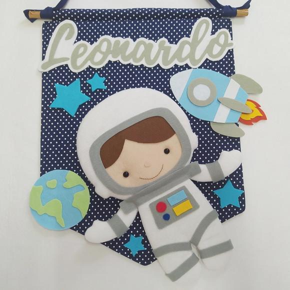 Flâmula Porta de Maternidade Astronauta no Espaço Leonardo