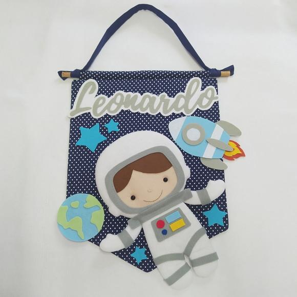 Flâmula Porta de Maternidade Astronauta no Espaço Leonardo