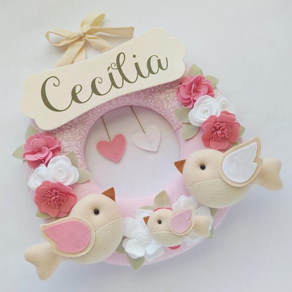 Guirlanda Passarinhos de Feltro Branco e Rosa Cecília