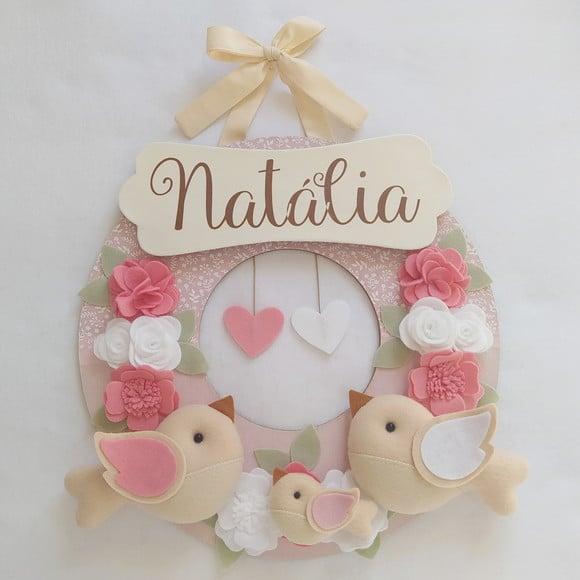 Guirlanda Passarinhos de Feltro Branco e Rosa Natália