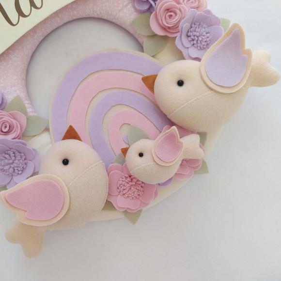 Guirlanda Passarinhos Lilás e Rosa Bebê Arco-íris Marina