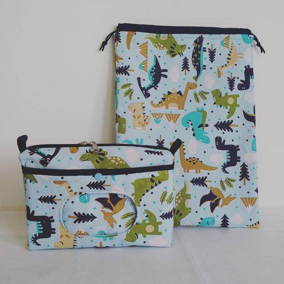 Kit Escolinha Dinos - Saco Impermeável + Necessaire do Bebê
