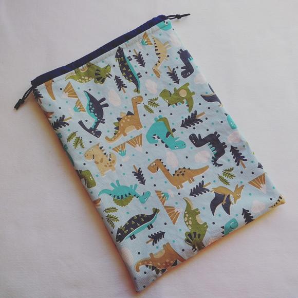 Kit Escolinha Dinos - Saco Impermeável e Necessaire do Bebê+