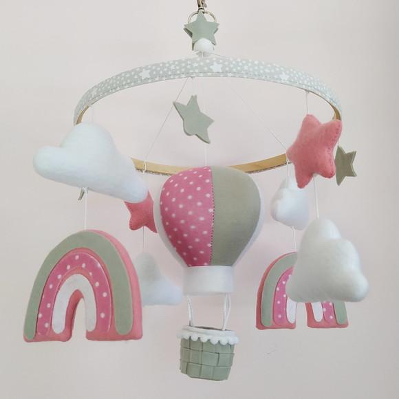 Móbile Céu, Balão, Nuvens, Arco-íris e Estrelas de Feltro