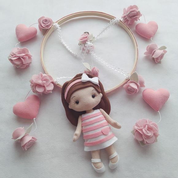 Móbile de Berço  Boneca Menininha, Flores e Corações