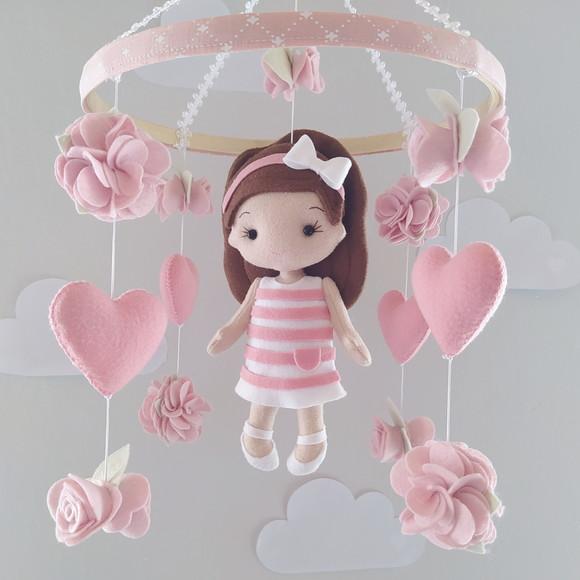 Móbile de Berço  Boneca Menininha, Flores e Corações