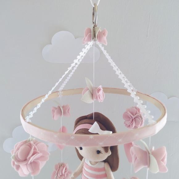 Móbile de Berço  Boneca Menininha, Flores e Corações
