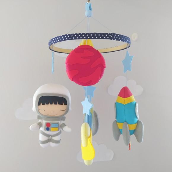 Móbile de Berço Astronauta Japonês, Foguete e Planetas, Espaci