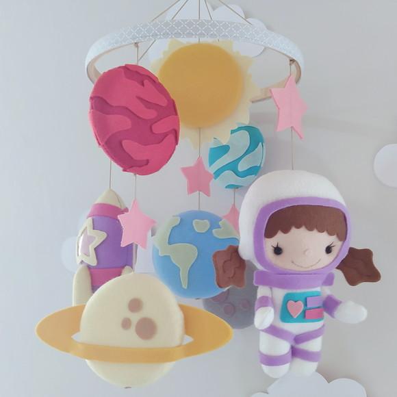 Móbile de Berço Astronauta Menina, Foguete e Planetas, Espacial
