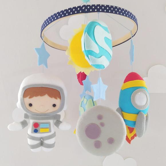 Móbile de Berço Espacial - Astronauta, Foguete e Planetas