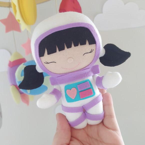 Móbile de Berço Espacial Astronauta Japonesa, Foguete e Planeta