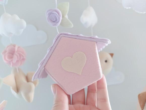 Móbile Musical Passarinhos, Nuvens e Casinha Lilás e Rosa