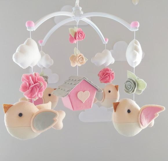 Móbile Musical Passarinhos, Nuvens e Casinha Cinza e Rosa 2