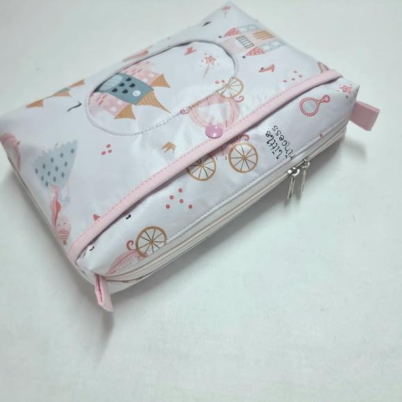 Necessaire Porta Fraldas e Lenço Umedecido - Princesas