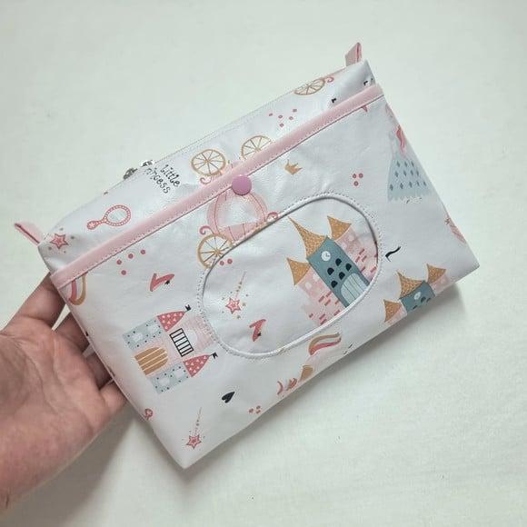 Necessaire Porta Fraldas e Lenço Umedecido - Princesas