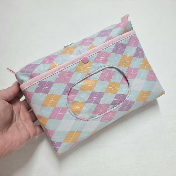 Necessaire Porta Fraldas e Lenço Umedecido - Xadrez Losangos