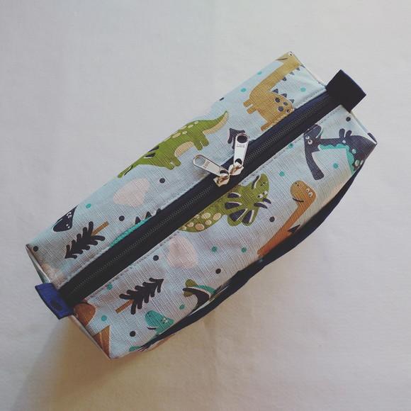 Necessaire Porta Fraldas e Lenço Umedecido Plus - Dinos