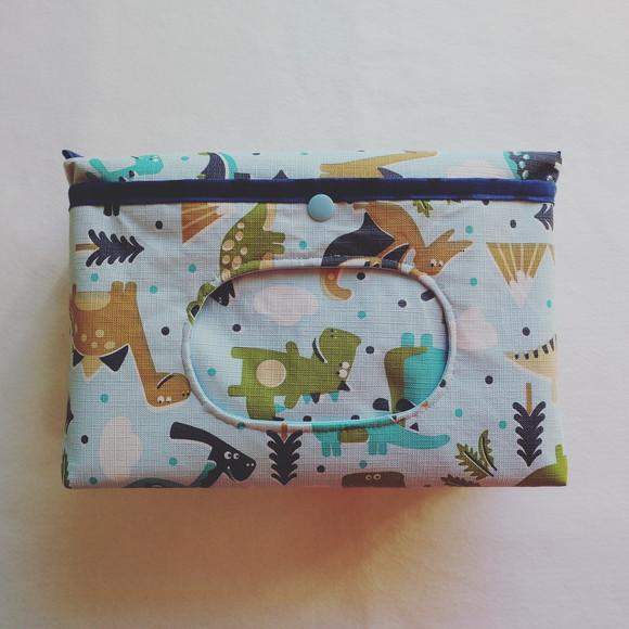 Necessaire Porta Fraldas e Lenço Umedecido Plus - Dinos