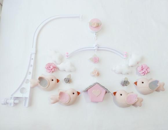 Quadro Bastidor + Móbile Musical Pássaros, Flores e Casinha