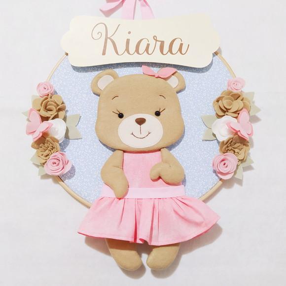 Quadro Bastidor Porta Maternidade Ursinha e Flores - Kiara