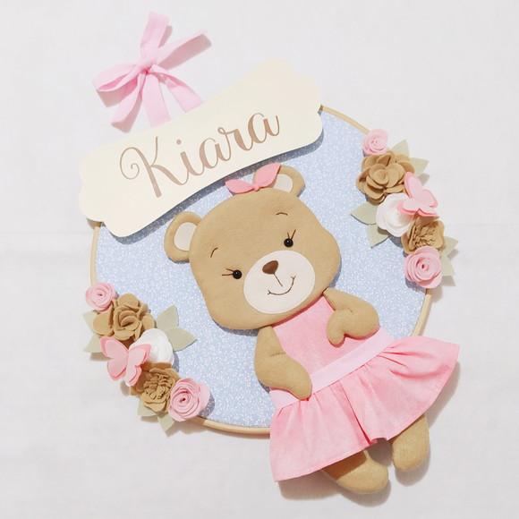 Quadro Bastidor Porta Maternidade Ursinha e Flores - Kiara