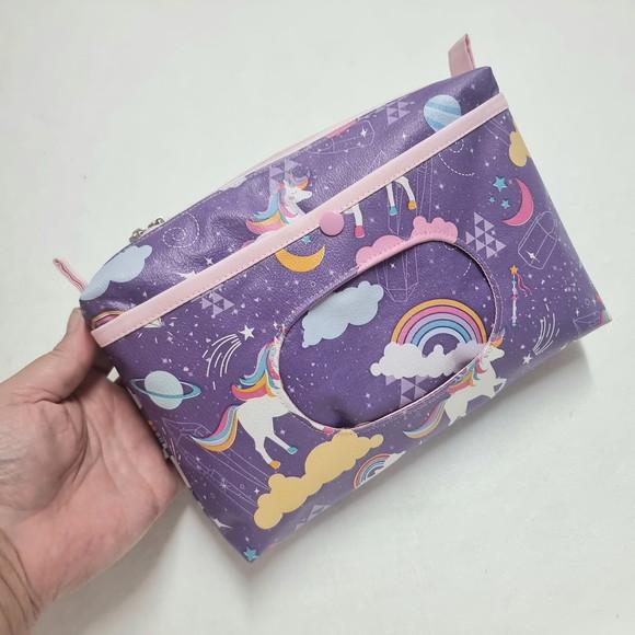 Saco Impermeável + 2 Necessaires + Porta Higiene - Unicornio