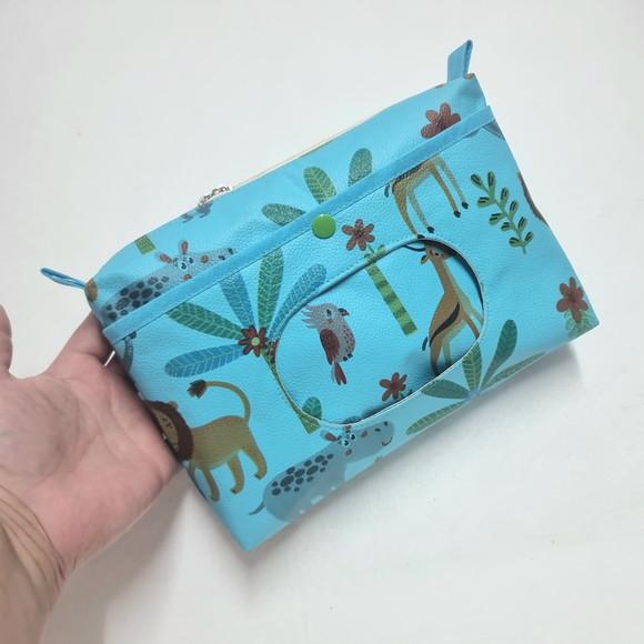 Saco Impermeável + Necessaire Porta Fralda - Safari Turquesa