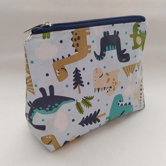 Saco Impermeável 28x40 + Necessaire Básica m - Dinossauros