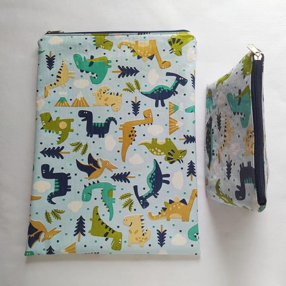 Saco Impermeável 28x40 Zíper + Necessaire Básica - Dinos