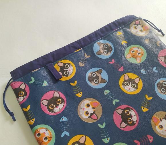 Saco Impermeável para Roupas 28x40 - Gatinhos