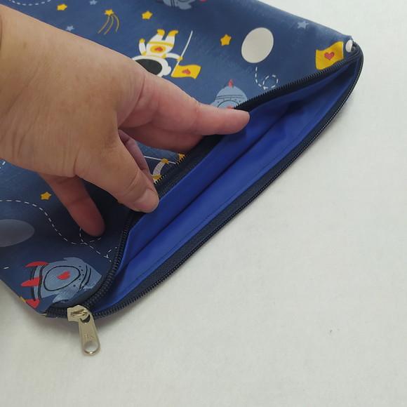 Saco Impermeável para Roupas 28x40 com Zíper - Astronauta