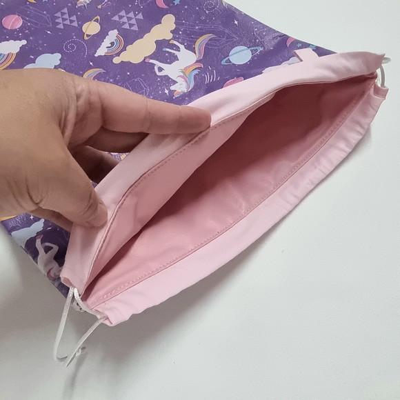 Saco Impermeável para Roupas 28x40 - Unicórnio Roxo