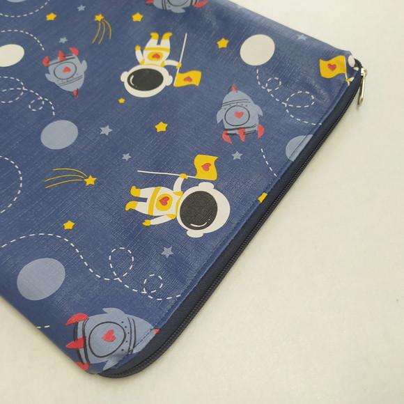 Saco Impermeável para Roupas 28x40 com Zíper - Astronauta