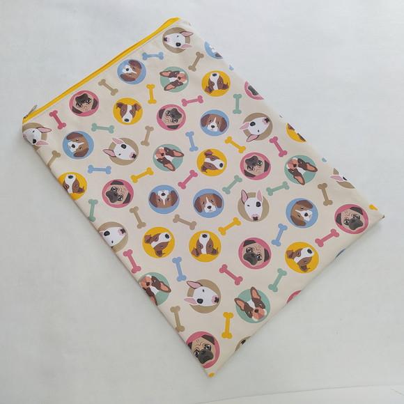 Saco Impermeável para Roupas 28x40 com Zíper - Cachorrinhos