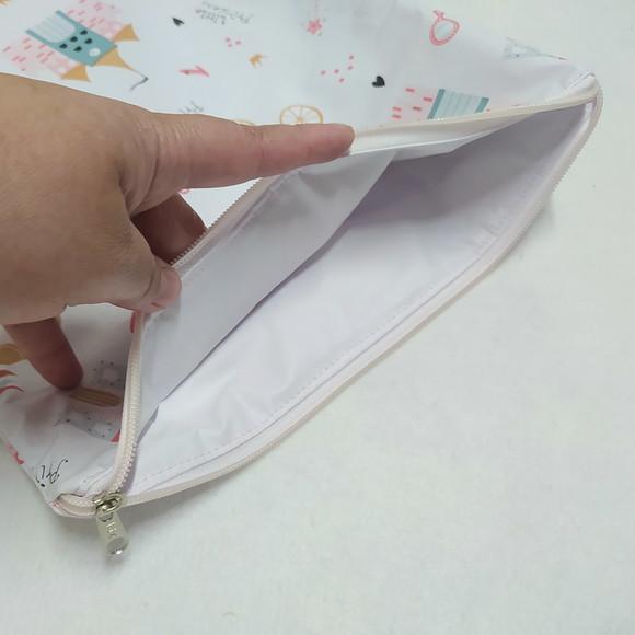 Saco Impermeável para Roupas 28x40 com Zíper - Princesas