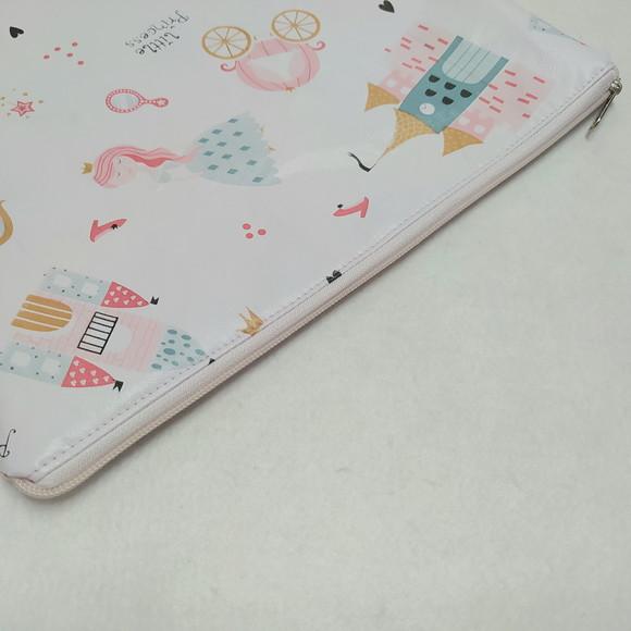 Saco Impermeável para Roupas 28x40 com Zíper - Princesas