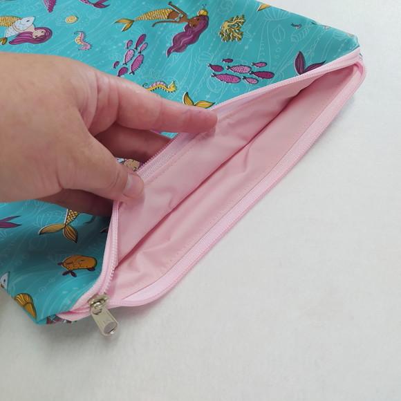 Saco Impermeável para Roupas 28x40 com Zíper - Sereias