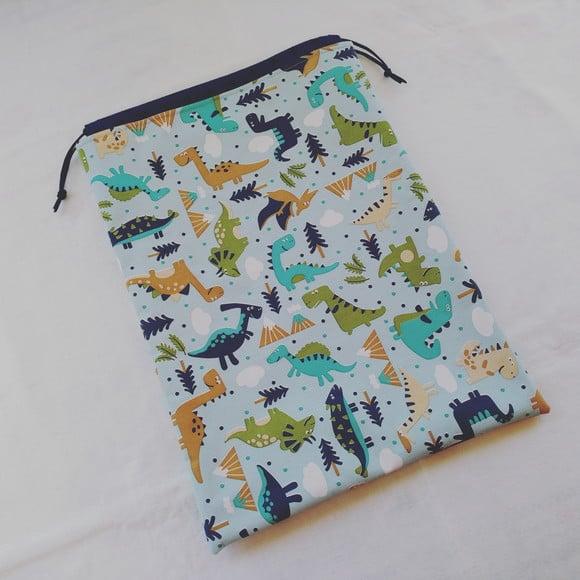 Saco Impermeável para Roupas e Toalha 32x44 - Dinossauros
