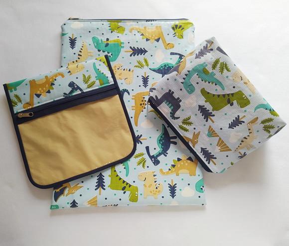 Saco Impermeável Zíper + Necessaire + Porta Higiene - Dinos