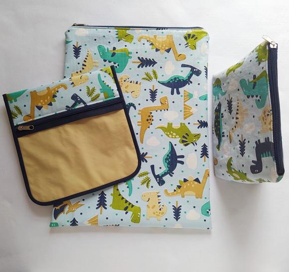 Saco Impermeável Zíper + Necessaire + Porta Higiene - Dinos